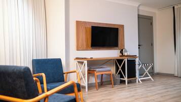 Suite, River View | Interior