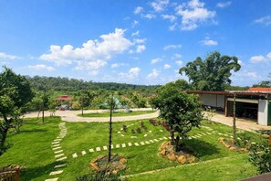 Property grounds - Khach San Duc Loc Phat (Lam Dong)