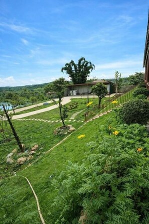 Property grounds - Khach San Duc Loc Phat (Lam Dong)