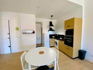 Dining - "Keia" Pedestrianized city center, Air conditioning, Wifi (Sète)