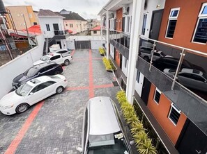 Property grounds - La Vintage Apartelle (Lekki)