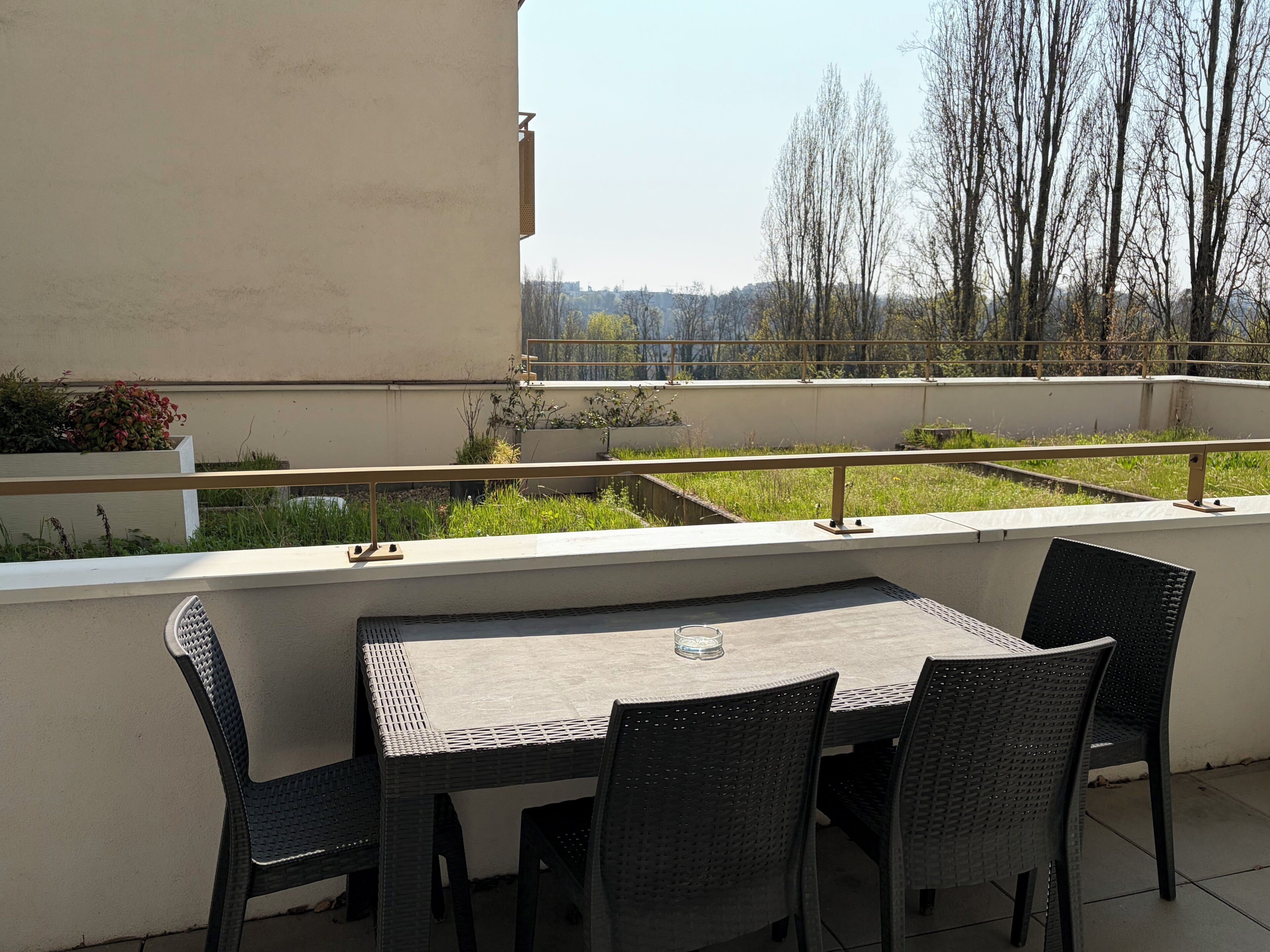 屋外ダイニングエリア