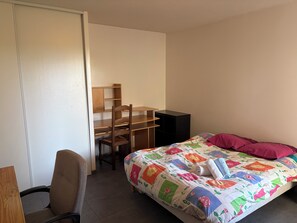 Room - Quiet T2 with terrace in Lyon (Lyon)