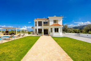 House | 4 bedrooms - Villa Lefkos in Argaka (Argaka)