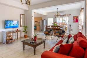 House - Argiro Bright Villa in Pernera (Paralimni)