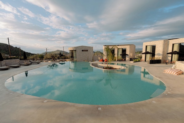 Seasonal outdoor pool, pool umbrellas, sun loungers