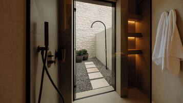 Premium Villa | Bathroom | Shower, free toiletries, hair dryer, bathrobes