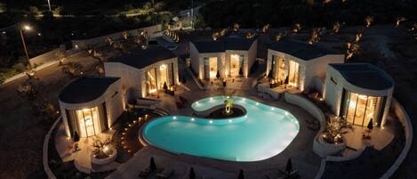 Seasonal outdoor pool, pool umbrellas, sun loungers
