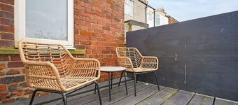 Stylish Seaside Stay with Balcony, Walk to Beach