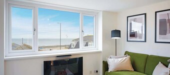 Stylish Seaside Stay with Balcony, Walk to Beach