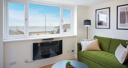 Stylish Seaside Stay with Balcony, Walk to Beach
