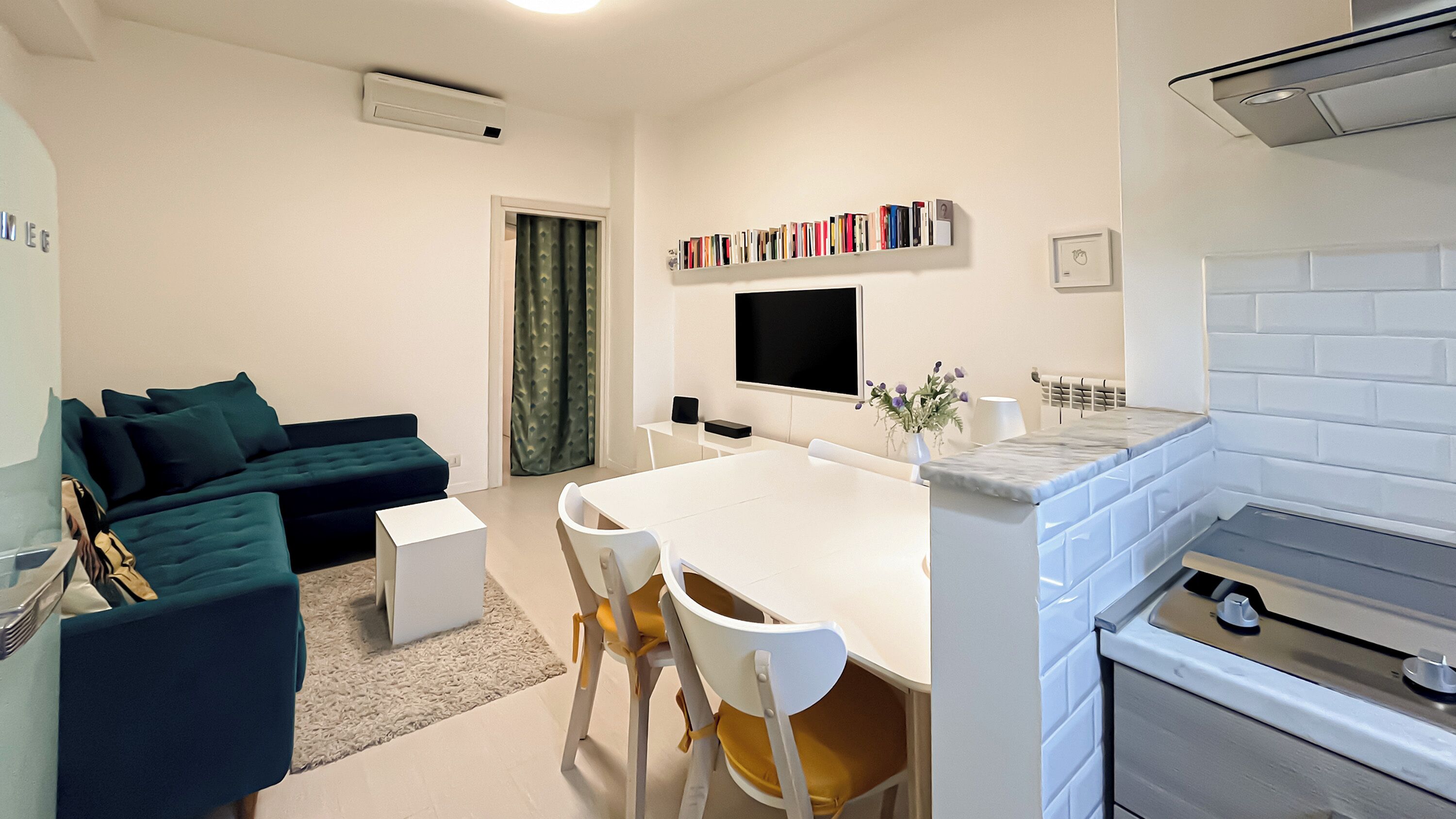 Apartment, Balcony, City View | Living area