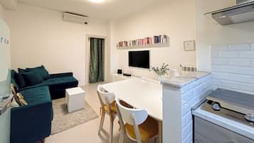 Apartment, Balcony, City View | Living area