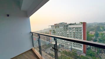 Premier Suite, Balcony, Partial Sea View | Property grounds