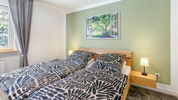 2 bedrooms, iron/ironing board, WiFi, bed sheets