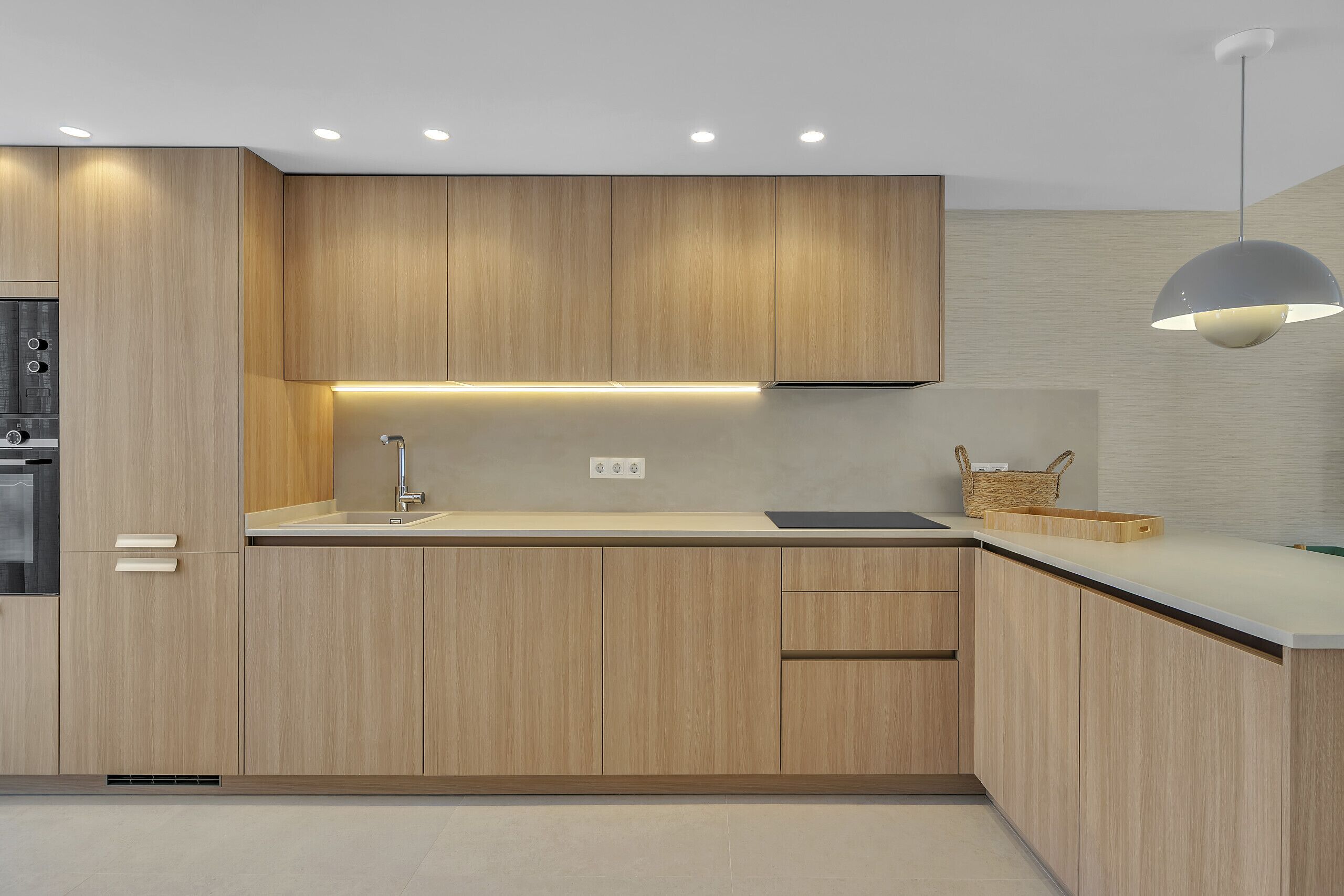 Kühlschrank, Mikrowelle, Ofen, Geschirrspüler