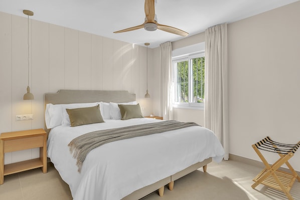 4 chambres, fer et planche à repasser, Wi-Fi gratuit, draps fournis