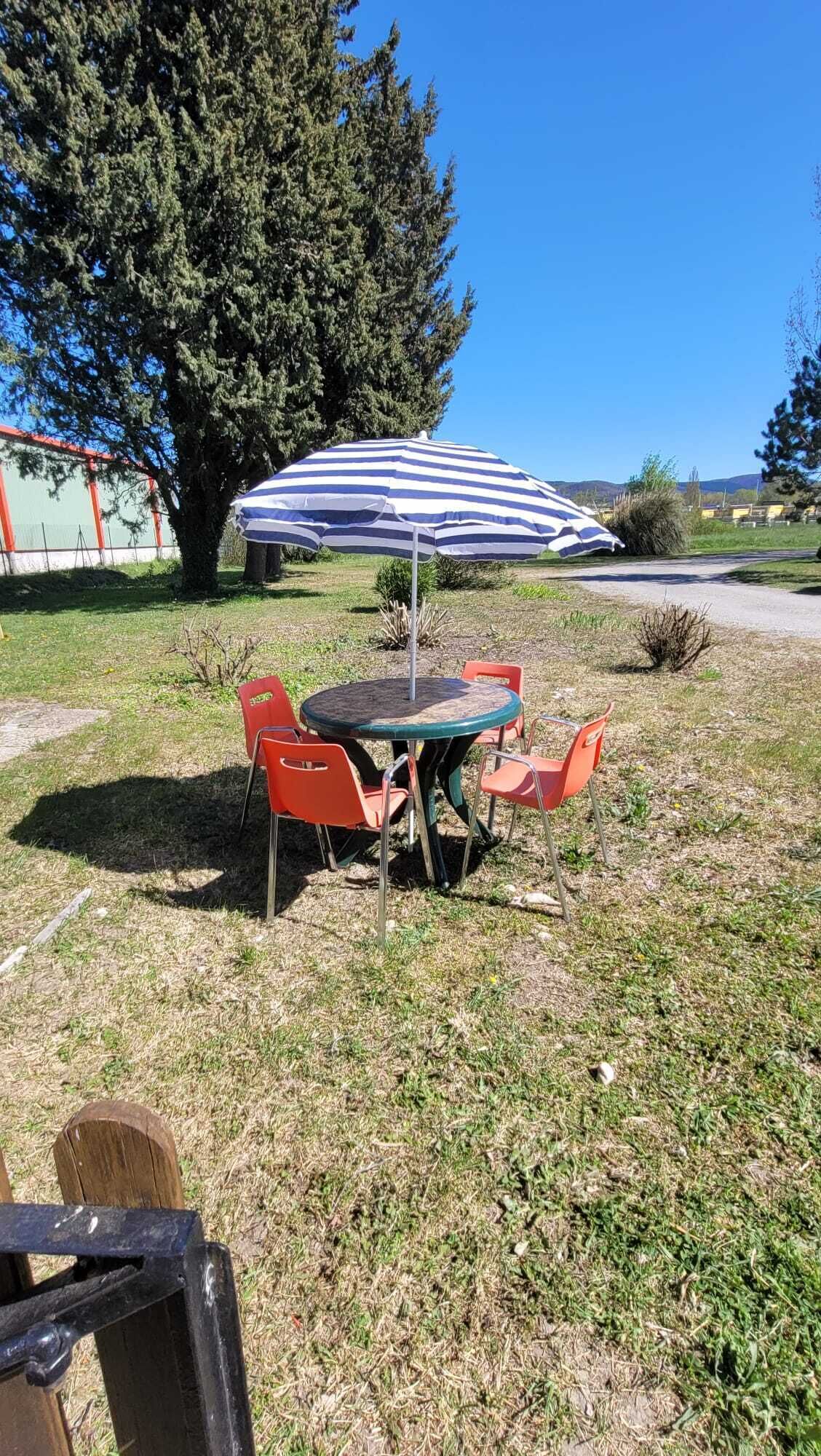 屋外ダイニングエリア