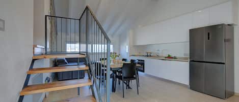 Family Apartment, Multiple Bedrooms (Peschiera lake view) | Private kitchen