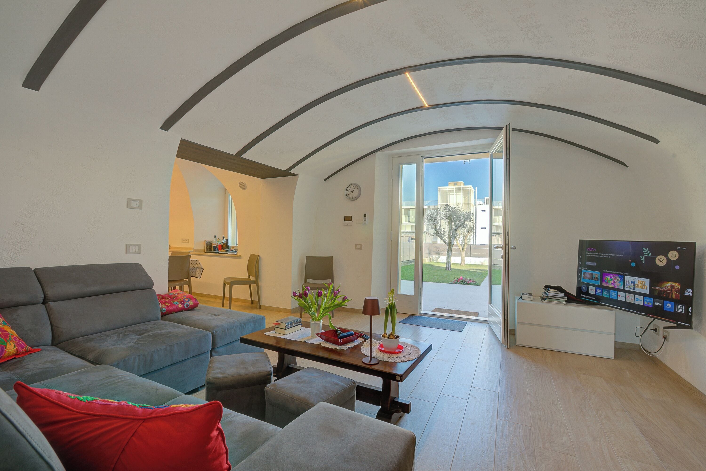 Appartement Familial, plusieurs chambres, 2 salles de bains (Peschiera few steps from the lake) | Coin séjour | Télévision LED de 32 pouces avec chaînes par câble