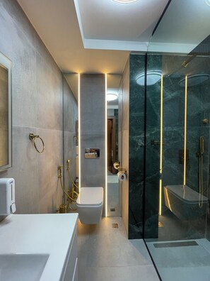 Apartamento, 1 habitación, patio | Baño | Zapatillas