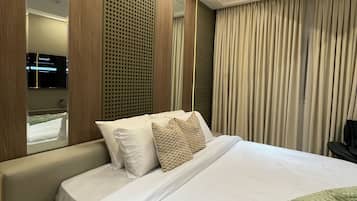 Apartamento, 1 quarto, varanda | Frigobar, cofres nos quartos, ferros/tábuas de passar roupa
