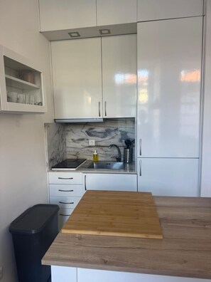 Private kitchen - Studio (T0) for rent at Rua da Alegria nº 426, Bonfim, Porto (Porto)