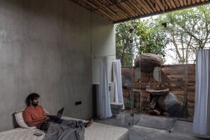 Vil·la, balcó, vistes al jardí | Bany