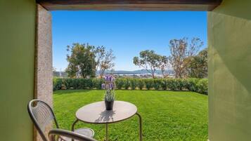 Suite Junior, vista mare | Ristorazione all'aperto