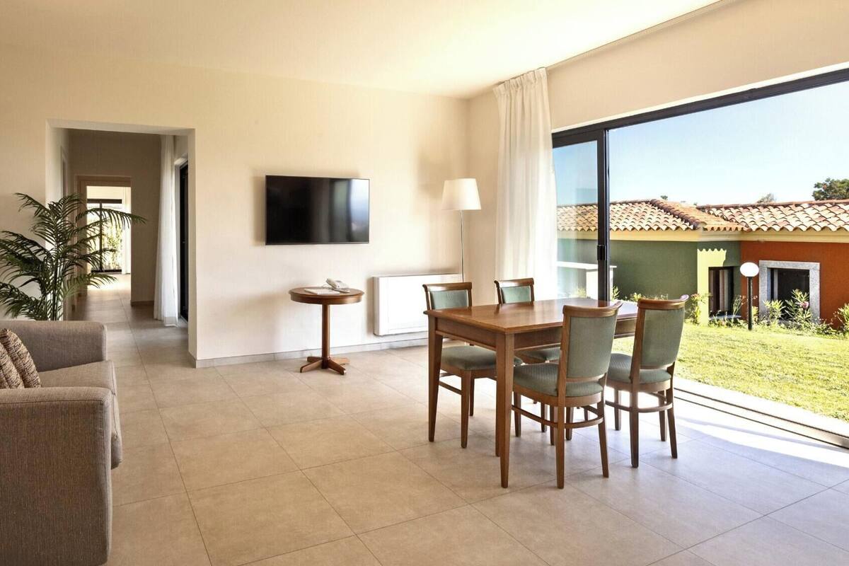 In-room safe, desk, laptop workspace, blackout drapes