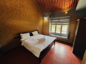 Vil·la, balcó, vistes al jardí