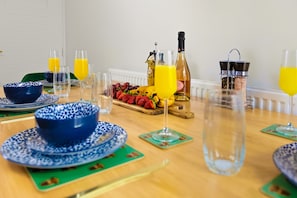 Dining - House - Sleeps 6 - On Street Parking (Manchester)