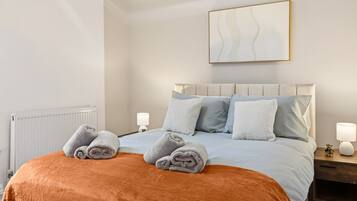 2 bedrooms, iron/ironing board, free WiFi, bed sheets