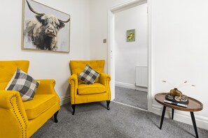 Interior - House - Sleeps 6 - On Street Parking (Manchester)