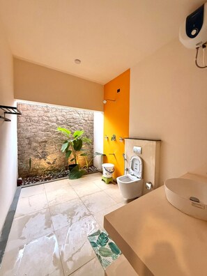 Villa, Balkon, Gartenblick