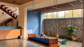 Biệt thự, ban công, quang cảnh vườn | Nội thất