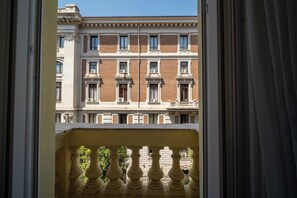 A view of a building with a balcony, featuring a balustrade and a clear sky. - Flaminio Collection - Luxury Suites (Rome)