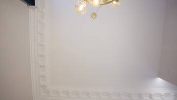 Luxury Quadruple Room, City View | Interior