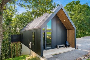 Exterior - Luxury Couples Cabin in Hocking Hills, Ohio with private hot tub and outdoor fireplace on covered private balcony with forest views. (New Plymouth)