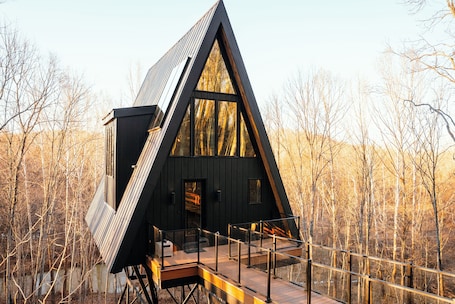 Exterior. Arcadia Hills - The Lookout