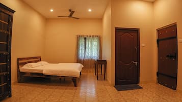 Villa, balkong, hageutsikt