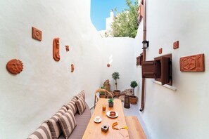 Outdoor dining - Rodos Old Town Aqua Luxury House (Old Town Rhodes)