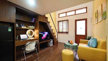 Minibar, escritorio, wifi gratis y ropa de cama