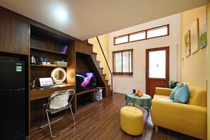 スーペリア スタジオ パティオ ガーデンビュー | ミニバー、デスク、WiFi (無料)、ベッドシーツ