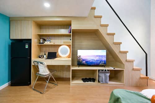 Superior Studio, Patio, Garden View | Minibar, desk, free WiFi, bed sheets