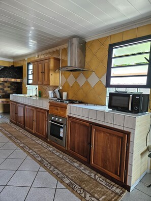 Private kitchen - COCOTIER bungalow just a few steps from the Marine fishing shelter! (Sainte-Rose)