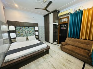 Deluxe Double Room, Balcony, City View
