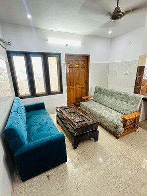 Living area - Hotel Royal Haven  (Lucknow)