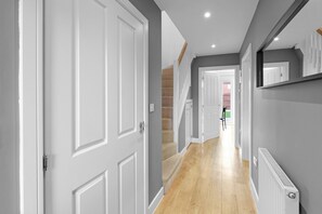 Interior - Stylish 3 Bedroom Home with Garden (Slough)