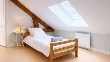 5 slaapkamers, een strijkplank/strijkijzer, wifi, beddengoed